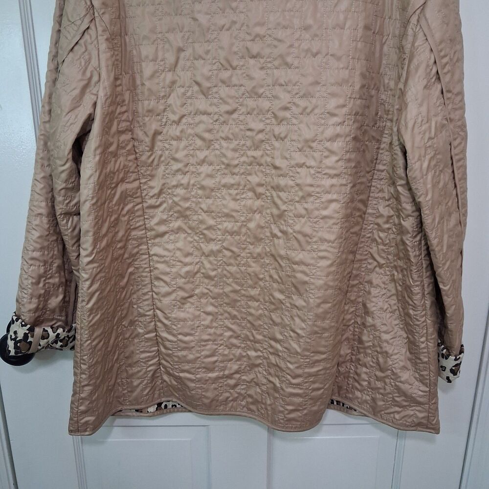 Chico's Sz 3 Quilted Jacket Tan Beige Leopard Animal Print Lining Pins Included - Picture 16 of 16